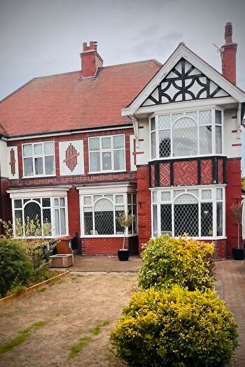 3 Bedroom Semi-Detached House For Sale In Laceby Road, Grimsby, DN34