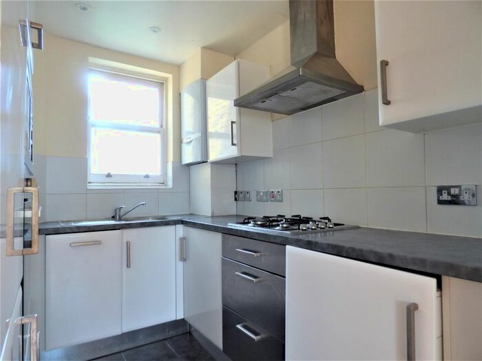 2 Bedroom Flat For Sale In Grove Road, Mile End, E3