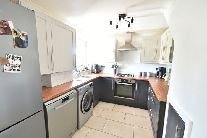 2 Bedroom Maisonette To Rent In Stonery Close, Portslade, Brighton, BN41