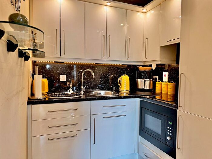 1 Bedroom Flat For Sale In Lansdowne Road, Bournemouth, BH1