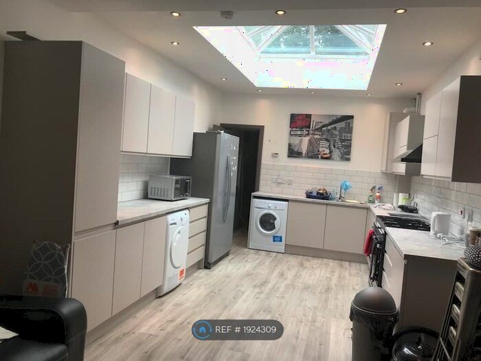 5 Bedroom Terraced House To Rent In Tiverton Road, Birmingham, B29