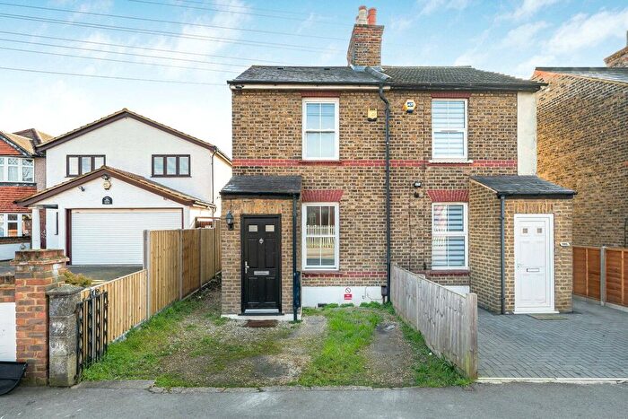 2 Bedroom Semi-Detached House For Sale In Hounslow Road, Hanworth, Feltham, TW13