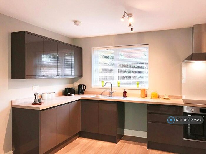 2 Bedroom Flat To Rent In Queensland Crescent, Chelmsford, CM1