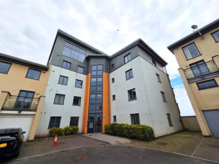 3 Bedroom Flat For Sale In St Christophers Court, Marina, Swansea, SA1
