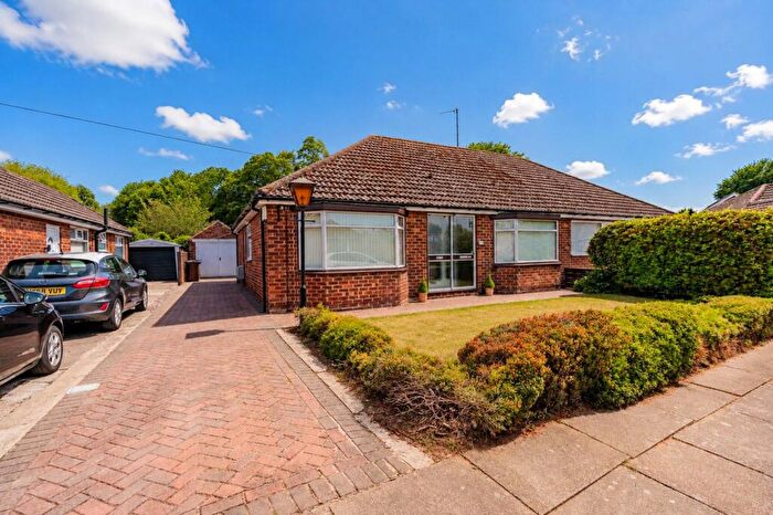 3 Bedroom Property For Sale In Pagehall Close, Grimsby, DN33