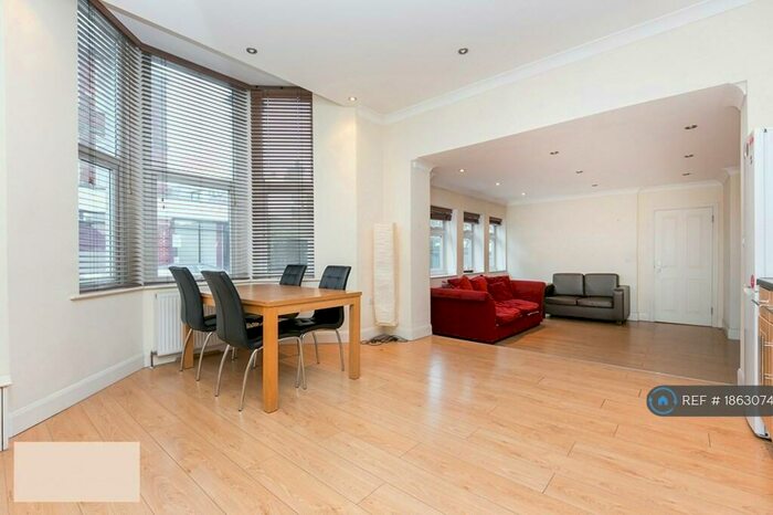 3 Bedroom Semi-Detached House To Rent In High Road, London, N22