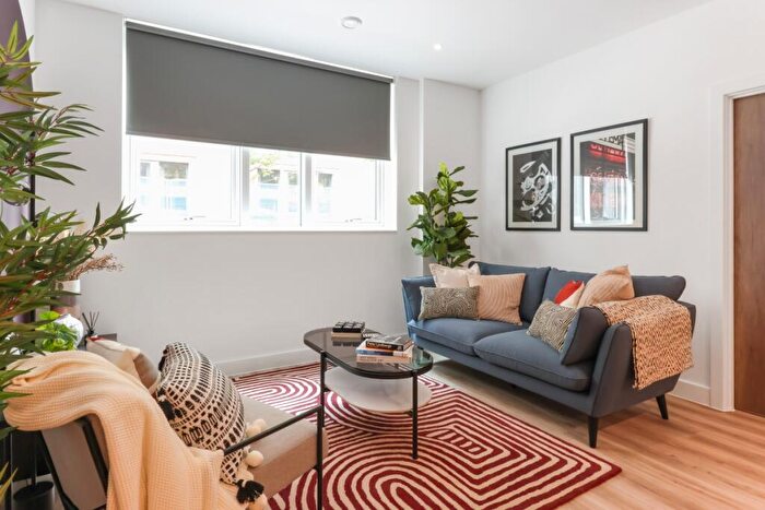 2 Bedroom Flat To Rent In Mercer West Madison East, LS2