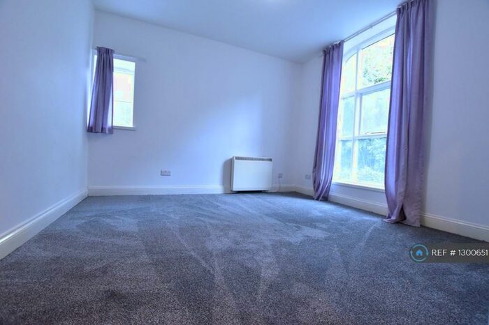 2 Bedroom Flat To Rent In Hart Hill House Hart Hill Drive, Luton, LU2