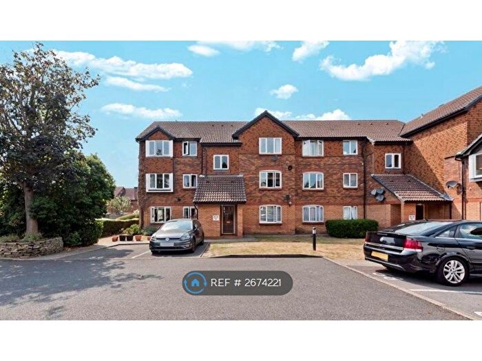 2 Bedroom Flat To Rent In Shelley Way, London, SW19