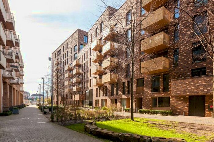 4 Bedroom Maisonette To Rent In Truman Walk, Bow, London, E3