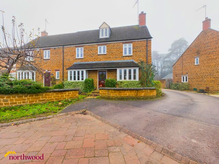 3 Bedroom Semi-Detached House To Rent In Sydenham Close, Adderbury, OX17