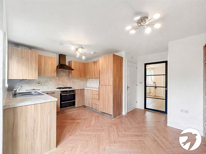 4 Bedroom Semi Detached House To Rent In Clearwater Lane, Dartford, Kent, DA1