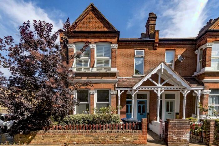 3 Bedroom Flat To Rent In Southfield Road, London, W4