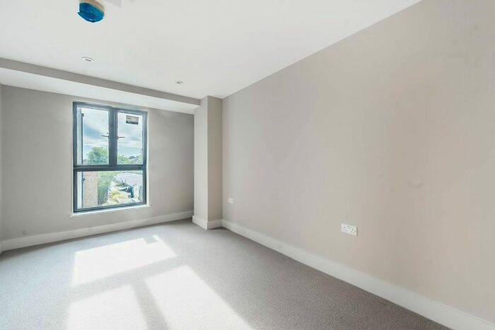2 Bedroom Flat To Rent In Fulham Road, Chelsea, London, SW10