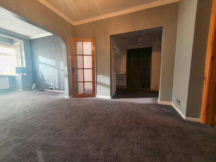 3 Bedroom Semi-Detached House To Rent In Bolton Road, Rochdale OL11