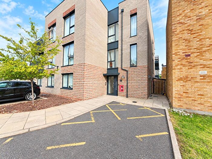 2 Bedroom Flat For Sale In Lovell Road, Southall, UB1