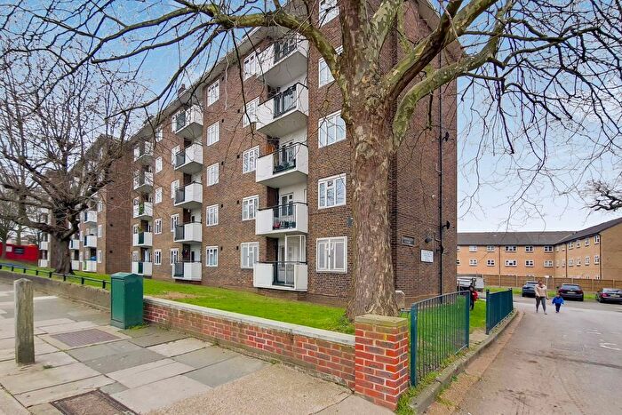 2 Bedroom Flat To Rent In Restons Crescent, London, SE9