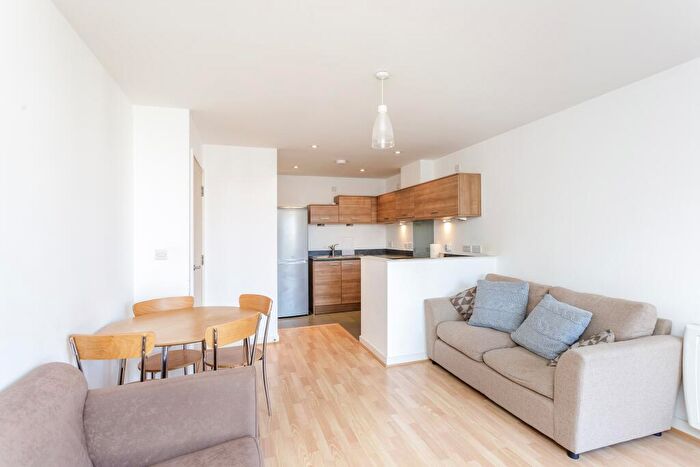 1 Bedroom Apartment To Rent In Queen Street, Southsea, PO1