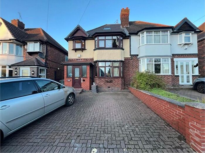 4 Bedroom Semi-Detached House To Rent In Flaxley Road, Birmingham, B33