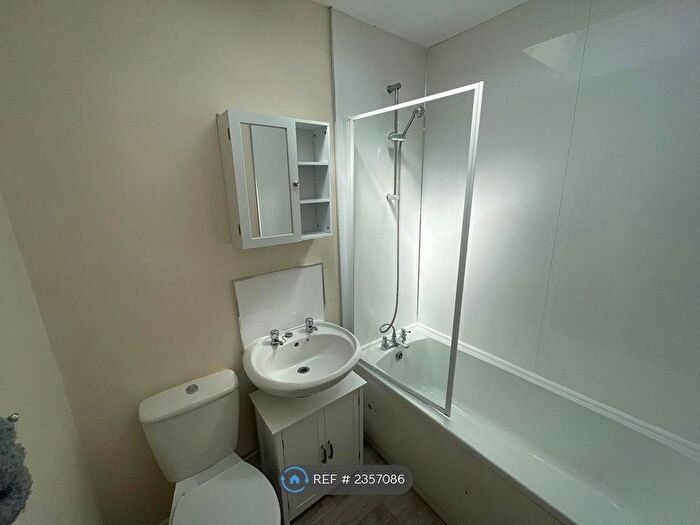 2 Bedroom Flat To Rent In Cymbeline Way, Rugby, CV22