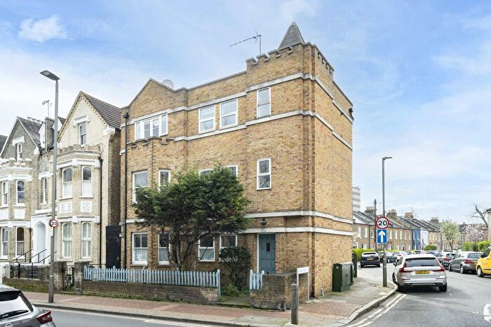 2 Bedroom Flat To Rent In Lower Richmond Road, Putney, SW15