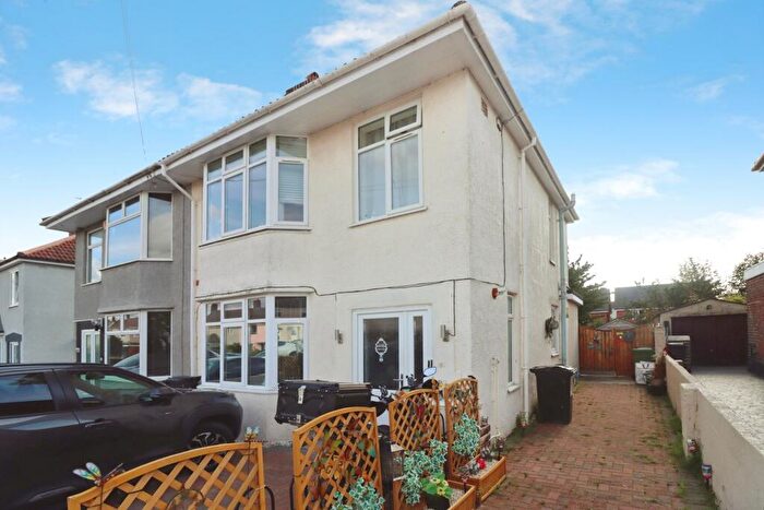2 Bedroom Flat For Sale In Callicroft Road, Bristol, BS34
