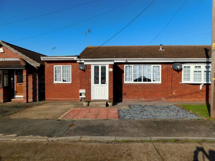 2 Bedroom Semi-Detached Bungalow To Rent In Yamburg Road, Canvey Island, SS8