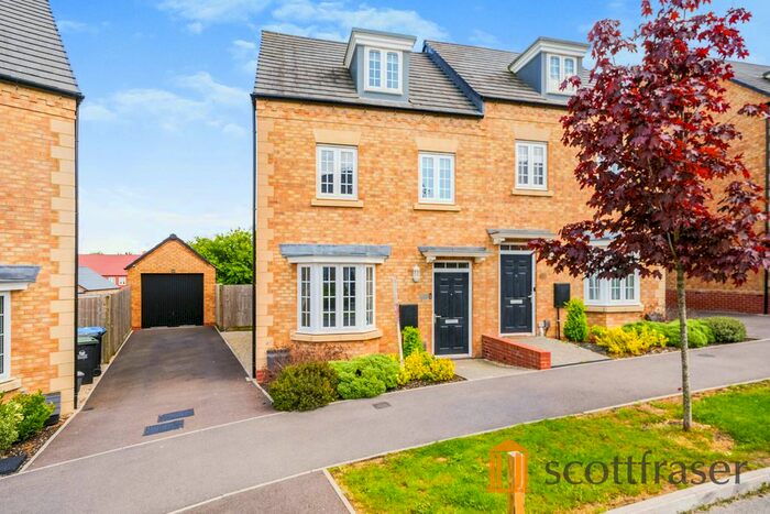 3 Bedroom Semi-Detached House To Rent In Skylark Way, Witney, OX28