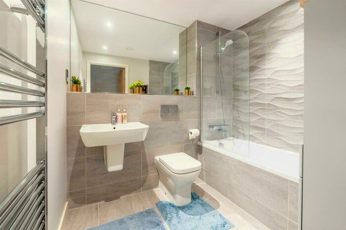 2 Bedroom Apartment For Sale In Waterloo Square, Newcastle Upon Tyne, NE1