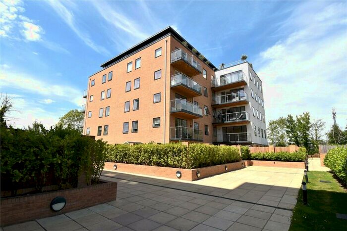 2 Bedroom Apartment To Rent In Dorchester Mansions, Old Bracknell Lane West, Bracknell, Berkshire, RG12