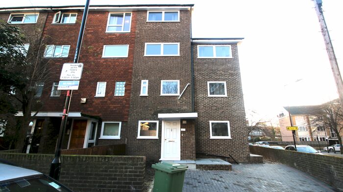 8 Bedroom End Terrace House For Sale In Capstan Square, Isle Of Dogs, London, E14