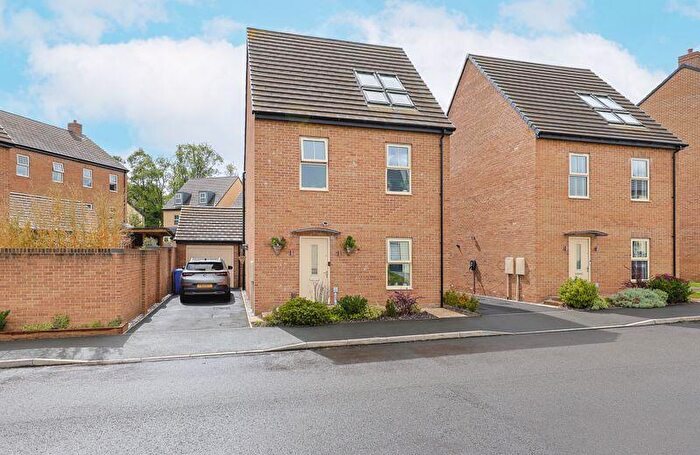 4 Bedroom Detached House For Sale In Comley Crescent, Chesterfield, S41