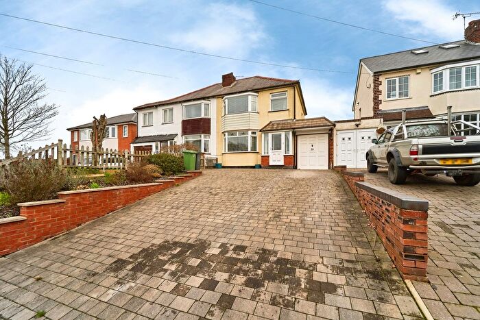 3 Bedroom Semi Detached House For Sale In Daw End Lane, Walsall, West Midlands, WS4