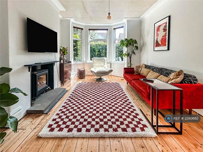 3 Bedroom Semi-Detached House To Rent In Lindsay Avenue, Manchester, M19