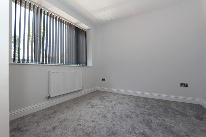 2 Bedroom Apartment To Rent In Apartment, Housley Manor, S35
