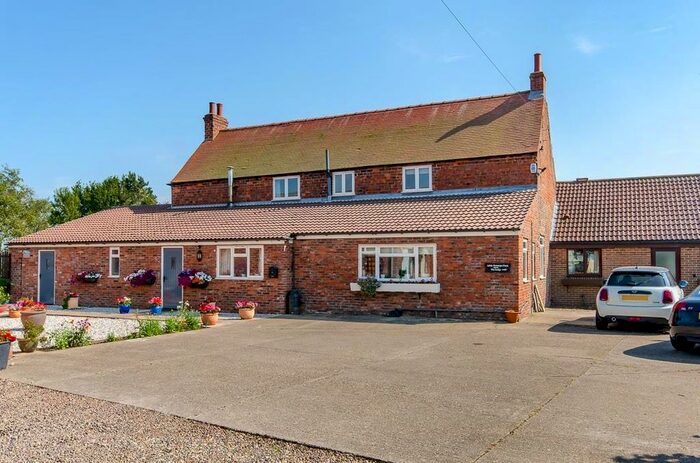 4 Bedroom Detached House For Sale In Winestead, Hull, HU12