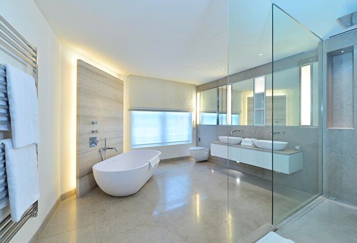 2 Bedroom Flat To Rent In Duke Street, Mayfair, W1K