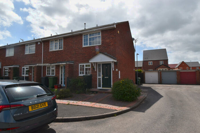 2 Bedroom End Of Terrace House To Rent In Chapman Close, Leamington Spa, Warwickshire, CV31