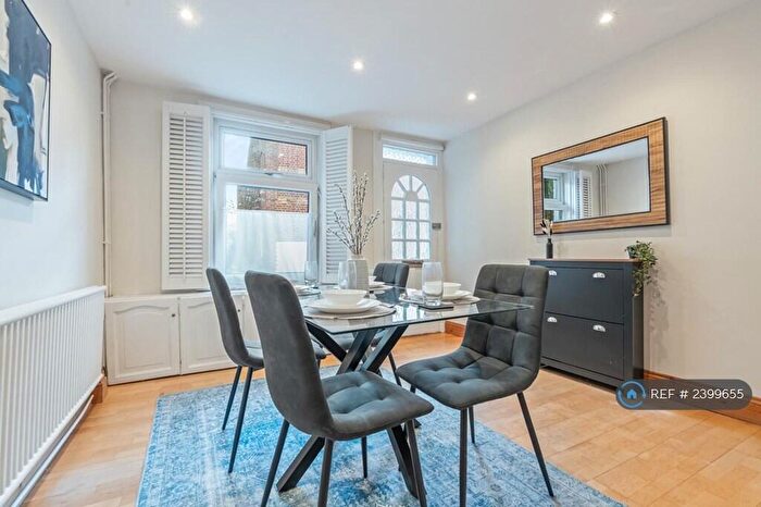 2 Bedroom Terraced House To Rent In West Street, Oxford, OX2