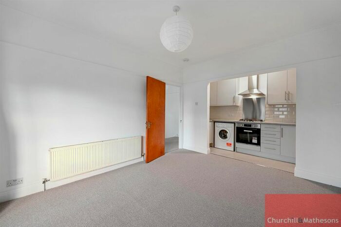 2 Bedroom Flat To Rent In The Approach, Acton, W3