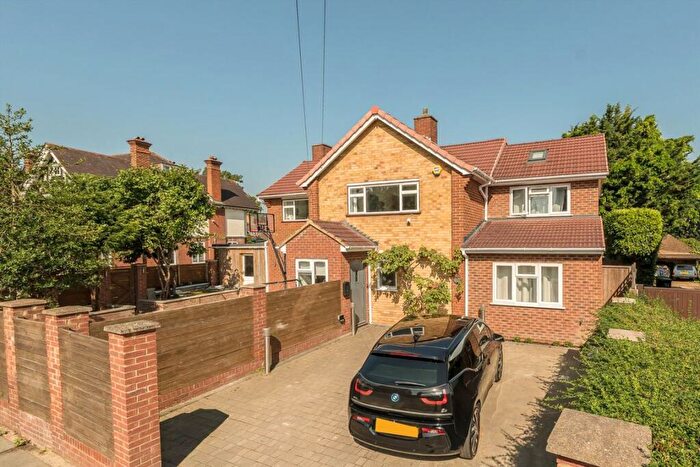 4 Bedroom House To Rent In Presburg Road, New Malden, KT3