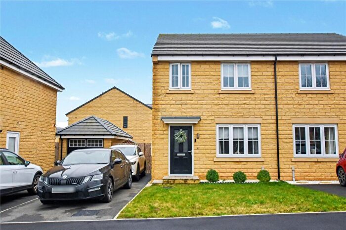 3 Bedroom Semi Detached House For Sale In Juniper Crescent, Drighlington, Bradford, West Yorkshire, BD11