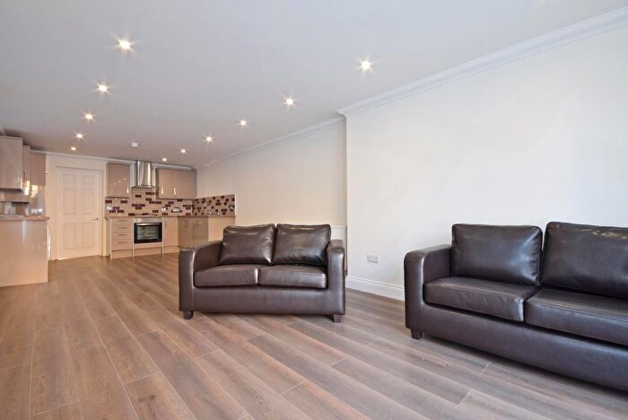 4 Bedroom Flat To Rent In Tooting Bec Road, London, SW17