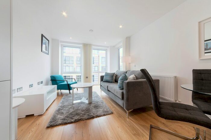 2 Bedroom Flat To Rent In West Court, Grove Place, Eltham, London, SE9