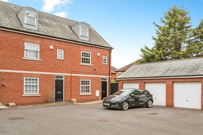 4 Bedroom Town House For Sale In Hamilton Mews, Belle Vue, Doncaster, DN4