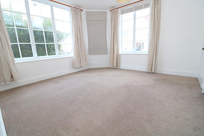 3 Bedroom Semi Detached House To Rent In Lincoln Road, Dorking, RH4
