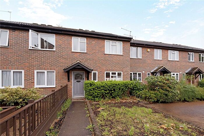 3 Bedroom Terraced House For Sale In Rumsey Close, Hampton, TW12