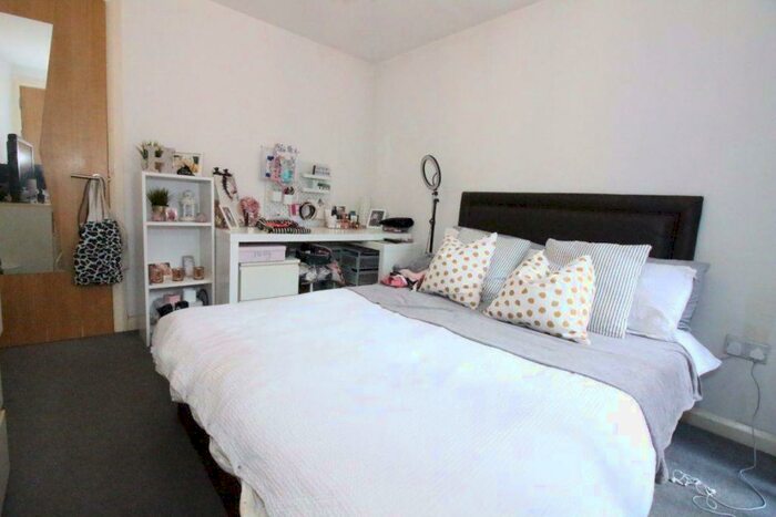 1 Bedroom Apartment To Rent In Richmond Road, Cardiff, CF24