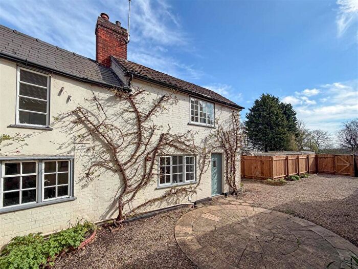4 Bedroom Semi-Detached House For Sale In Mill Street, Mildenhall, IP28