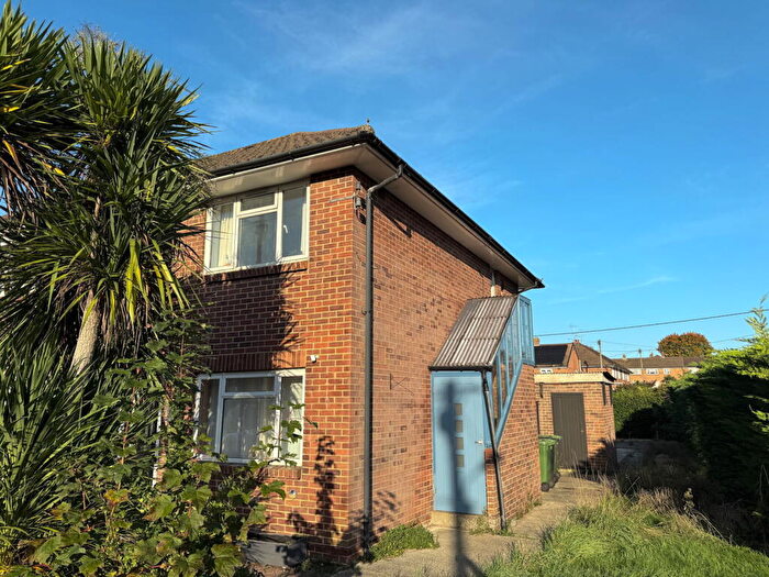 2 Bedroom Flat To Rent In Chawton Park Road, Alton, GU34